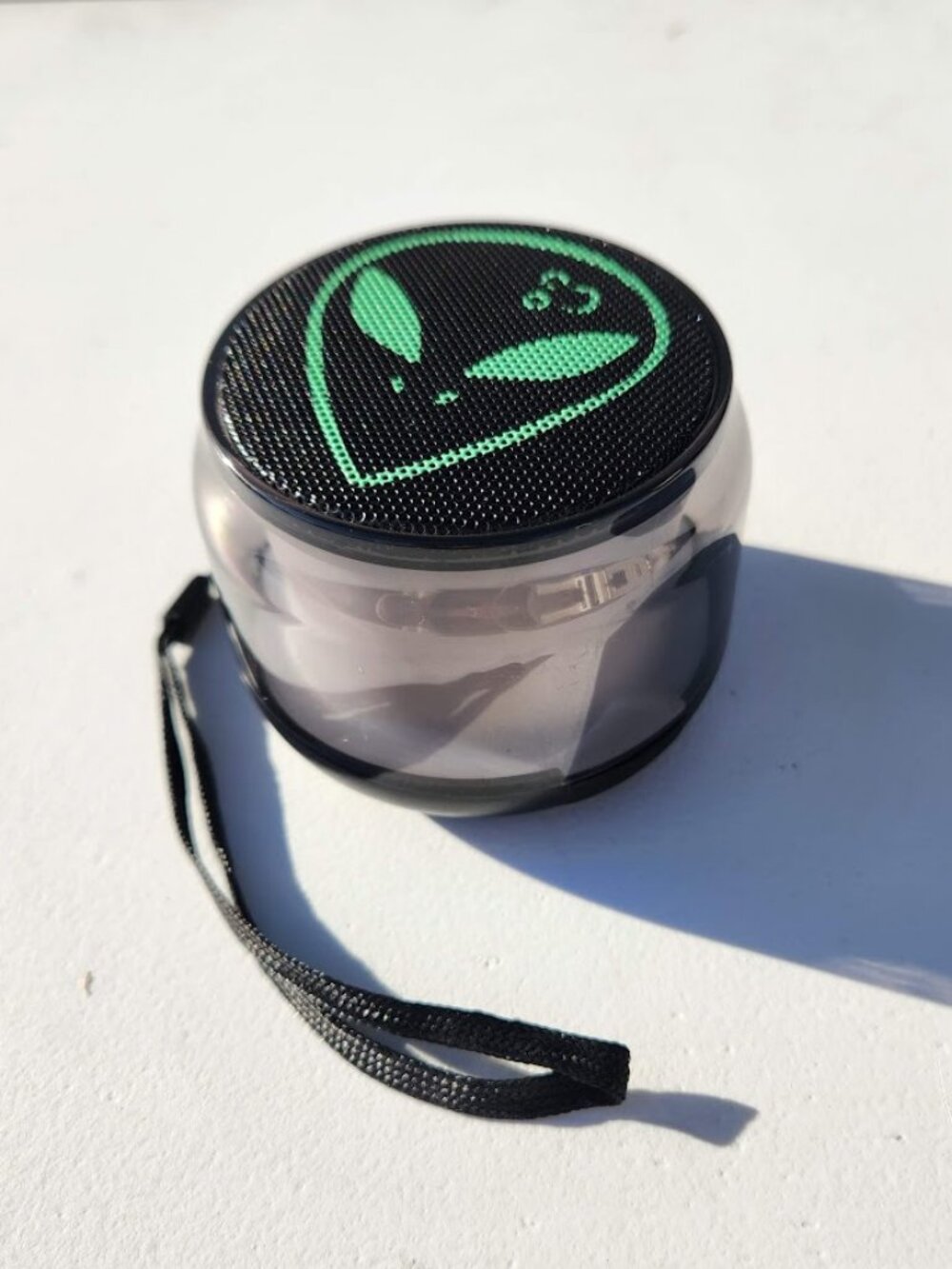 New Alien Bluetooth Portable Speaker LED Lights Rechargeable Battery - Recharges